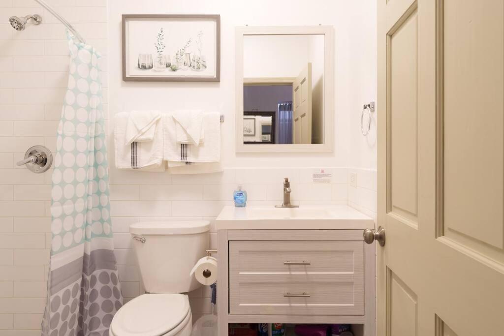 Prime Wicker Park Close To Shops & Dining *
