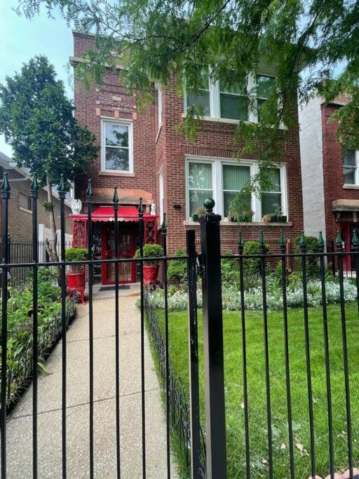 Apartment Cozy, Spacious Self-checkin In I Car Available Chicago
