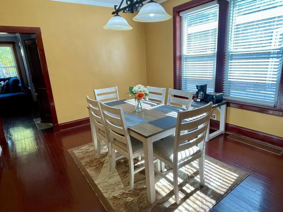 Cozy, Spacious Self-checkin In I Car Available * Chicago