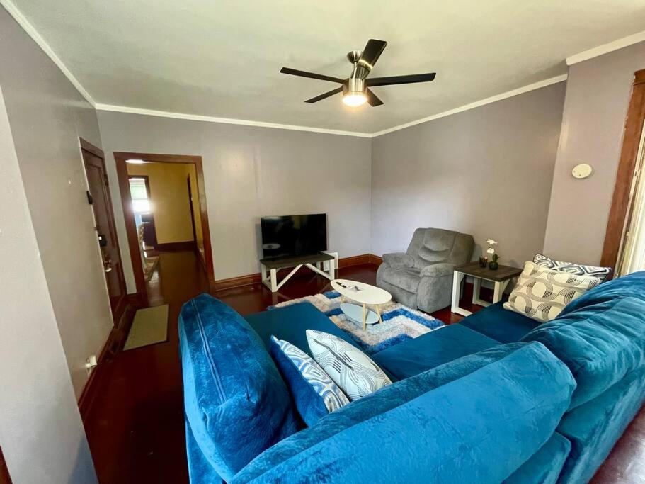 Cozy, Spacious Self-checkin In I Car Available * Chicago