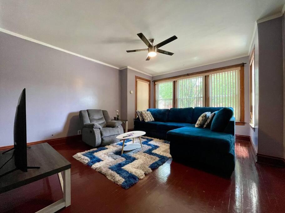 Cozy, Spacious Self-checkin In I Car Available Apartment Chicago