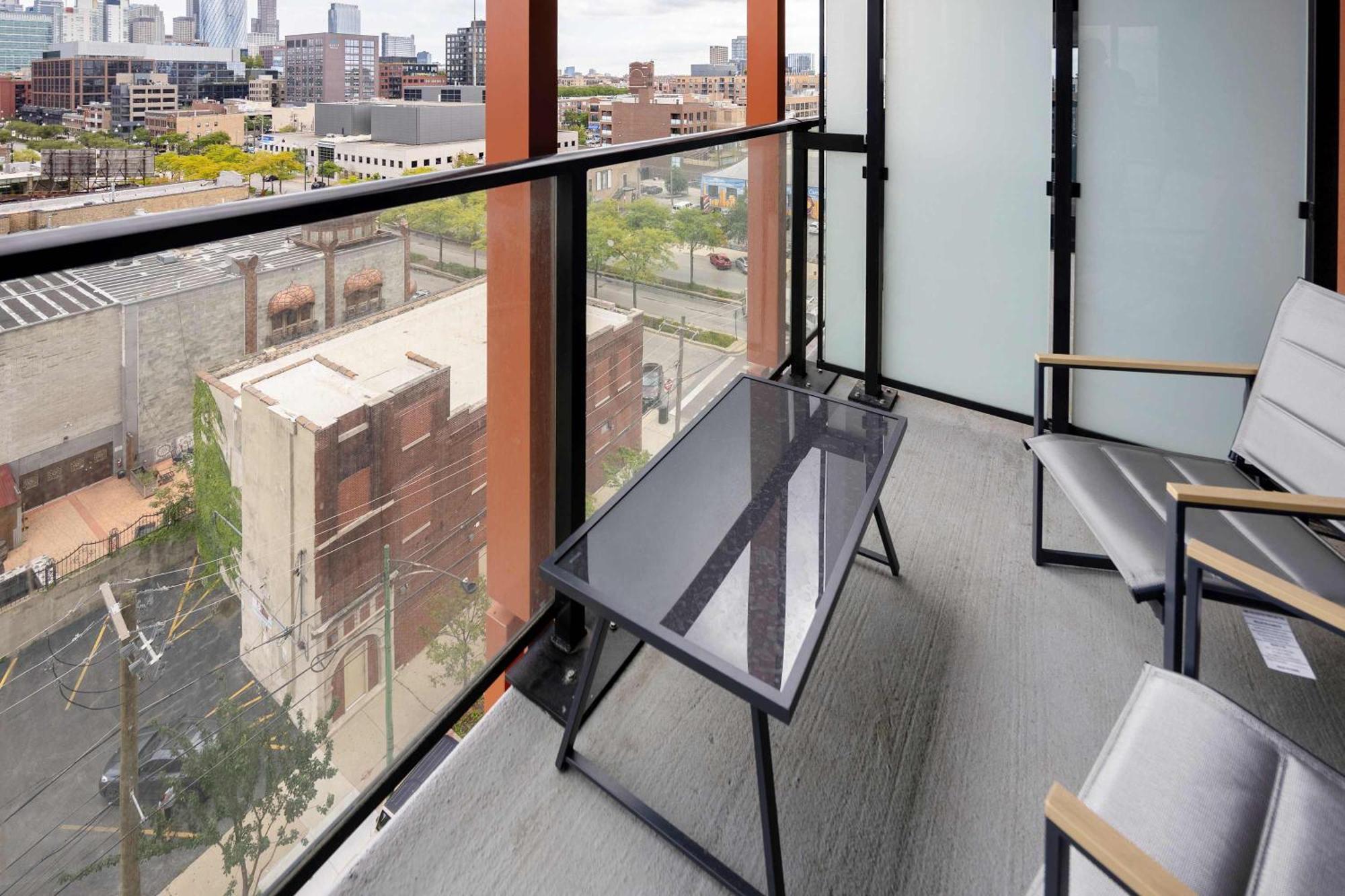 Apartment Sophisticated 3br - New Modern And Luxurious