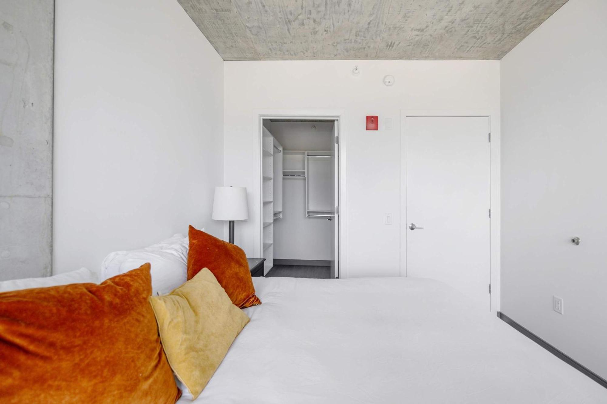 Sophisticated 3br - New Modern And Luxurious