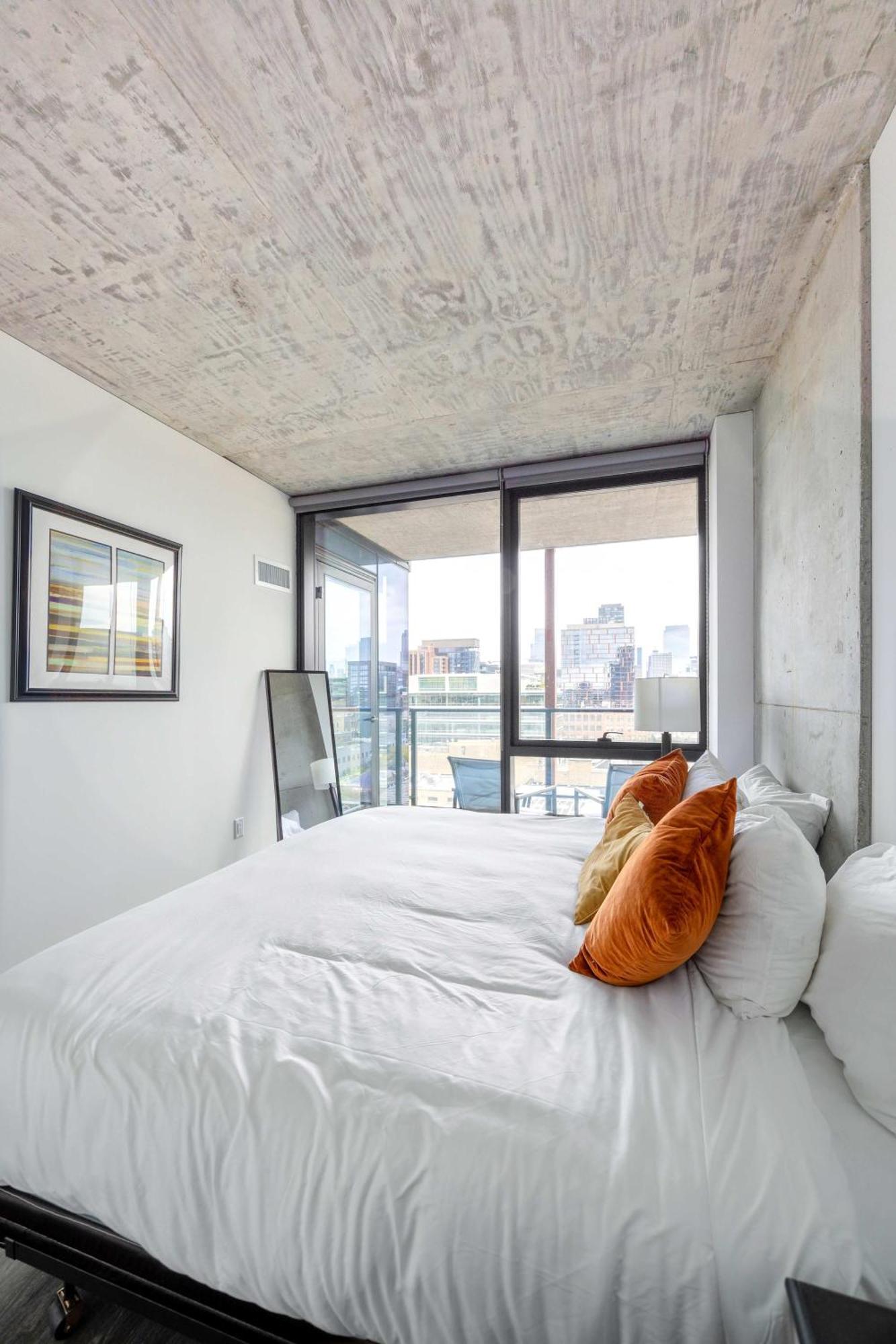 Sophisticated 3br - New Modern And Luxurious *