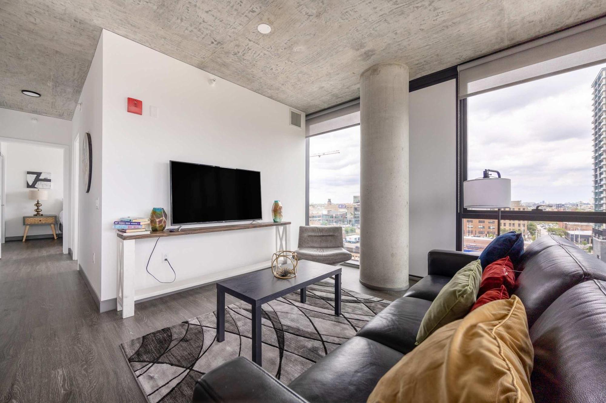 Sophisticated 3br - New Modern And Luxurious *