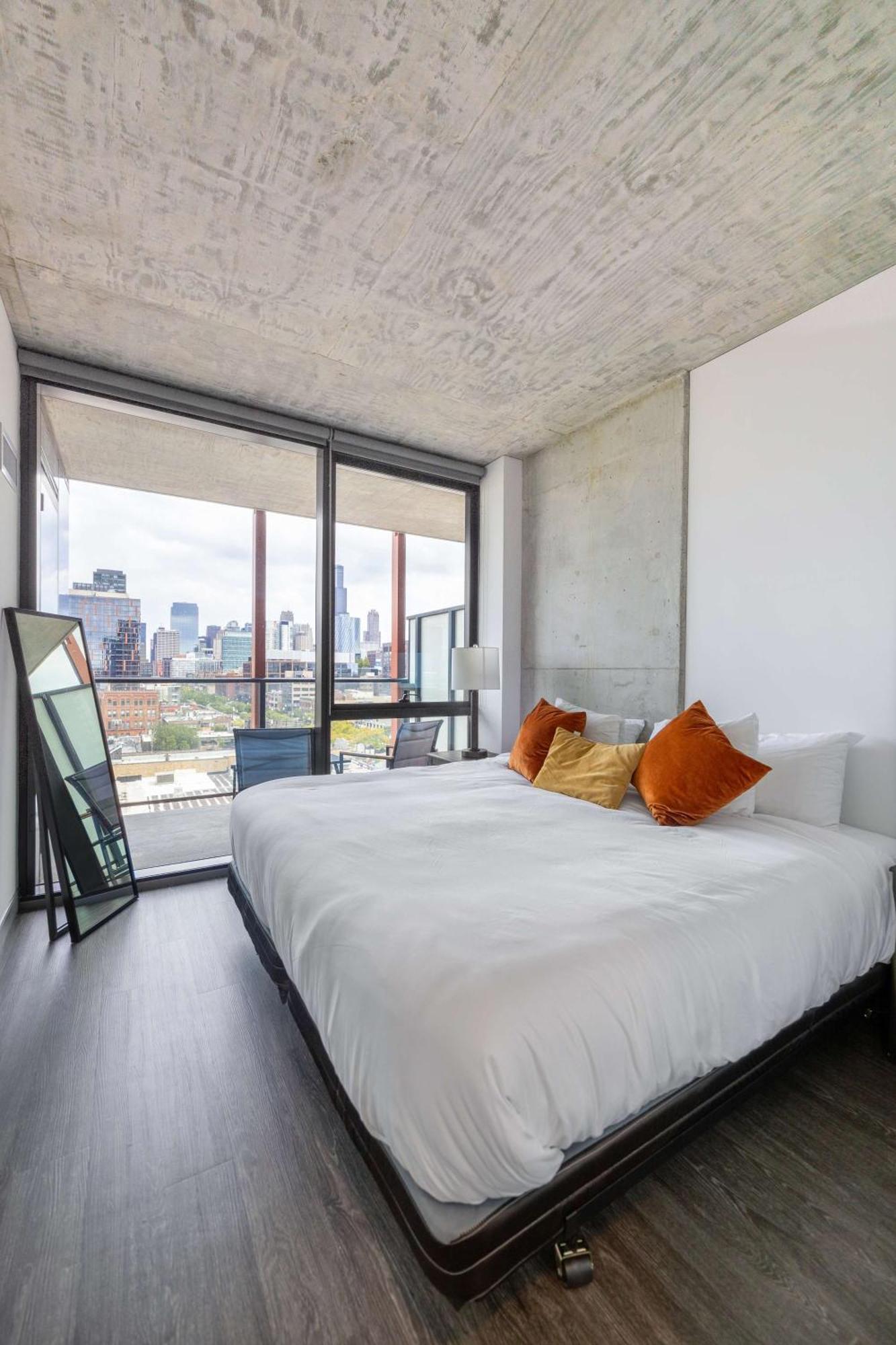 Sophisticated 3br - New Modern And Luxurious Apartment