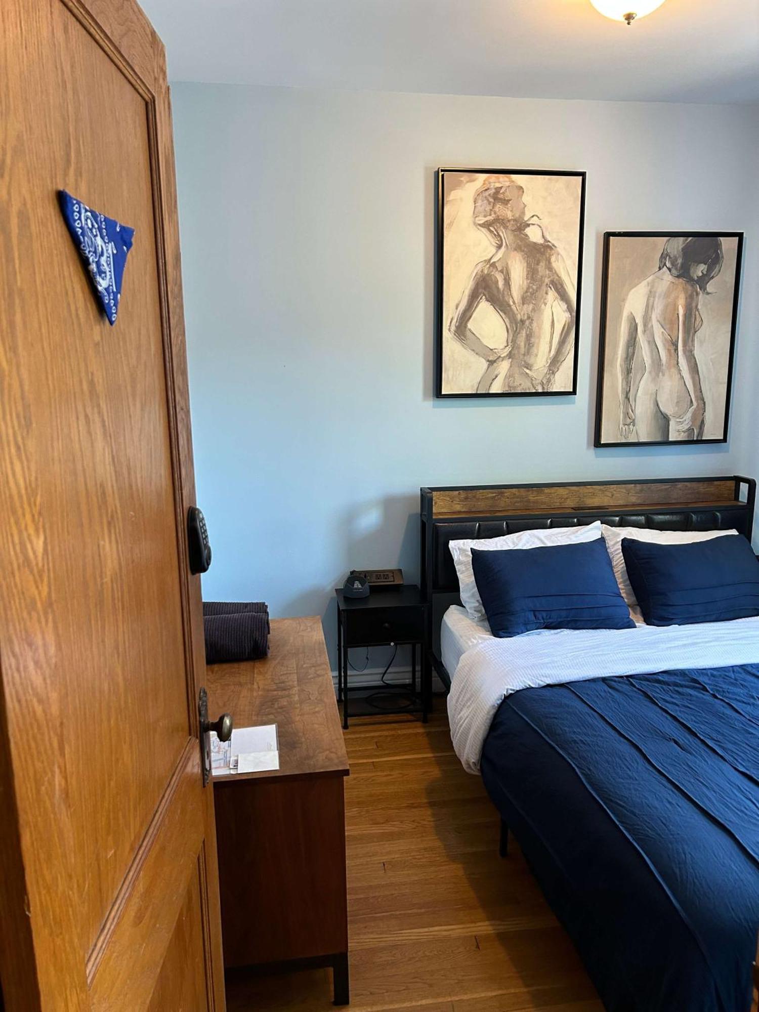 Blue In Dorothy's Bnb Bed & Breakfast