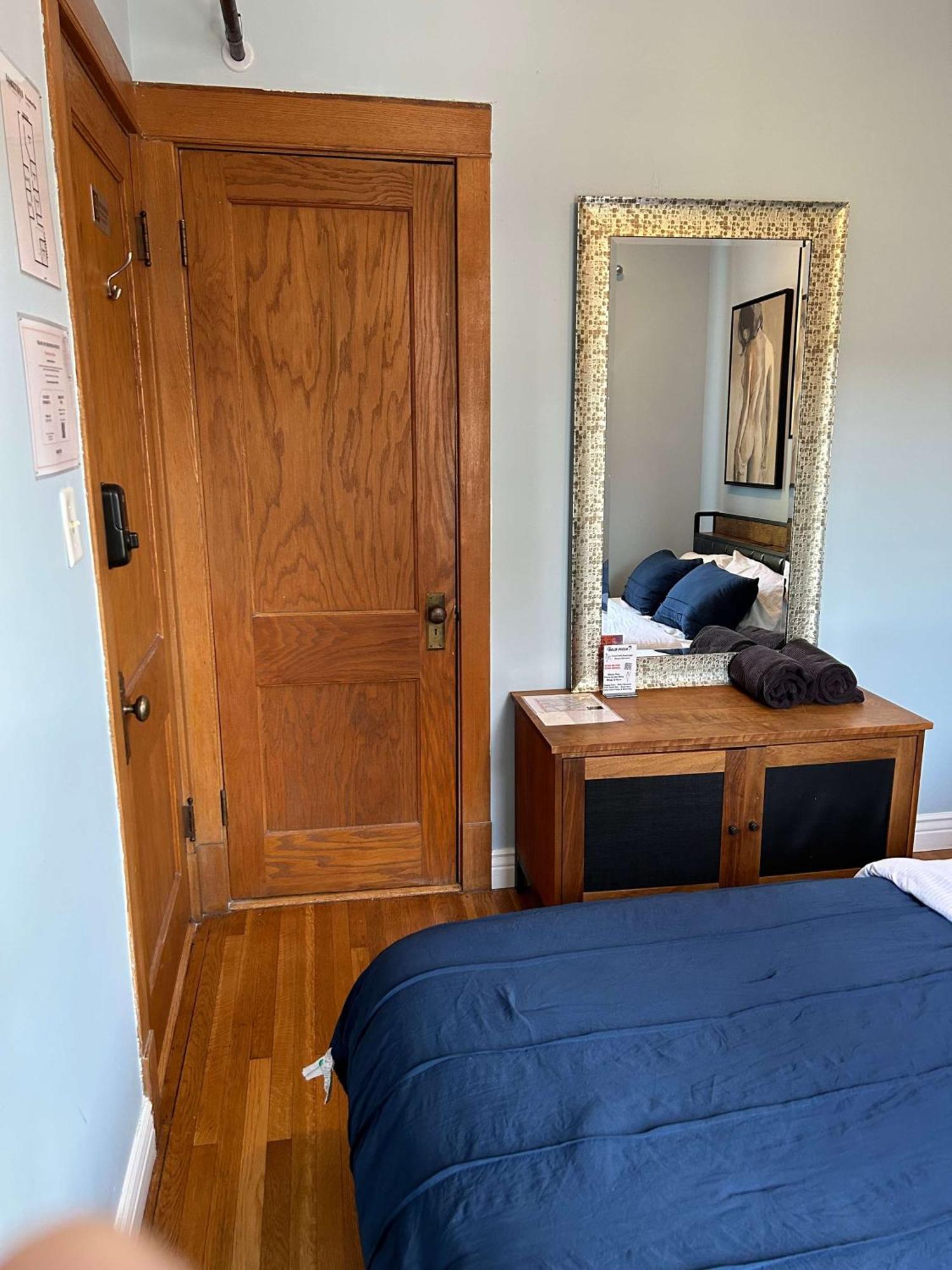 Bed & Breakfast Blue In Dorothy's Bnb Chicago