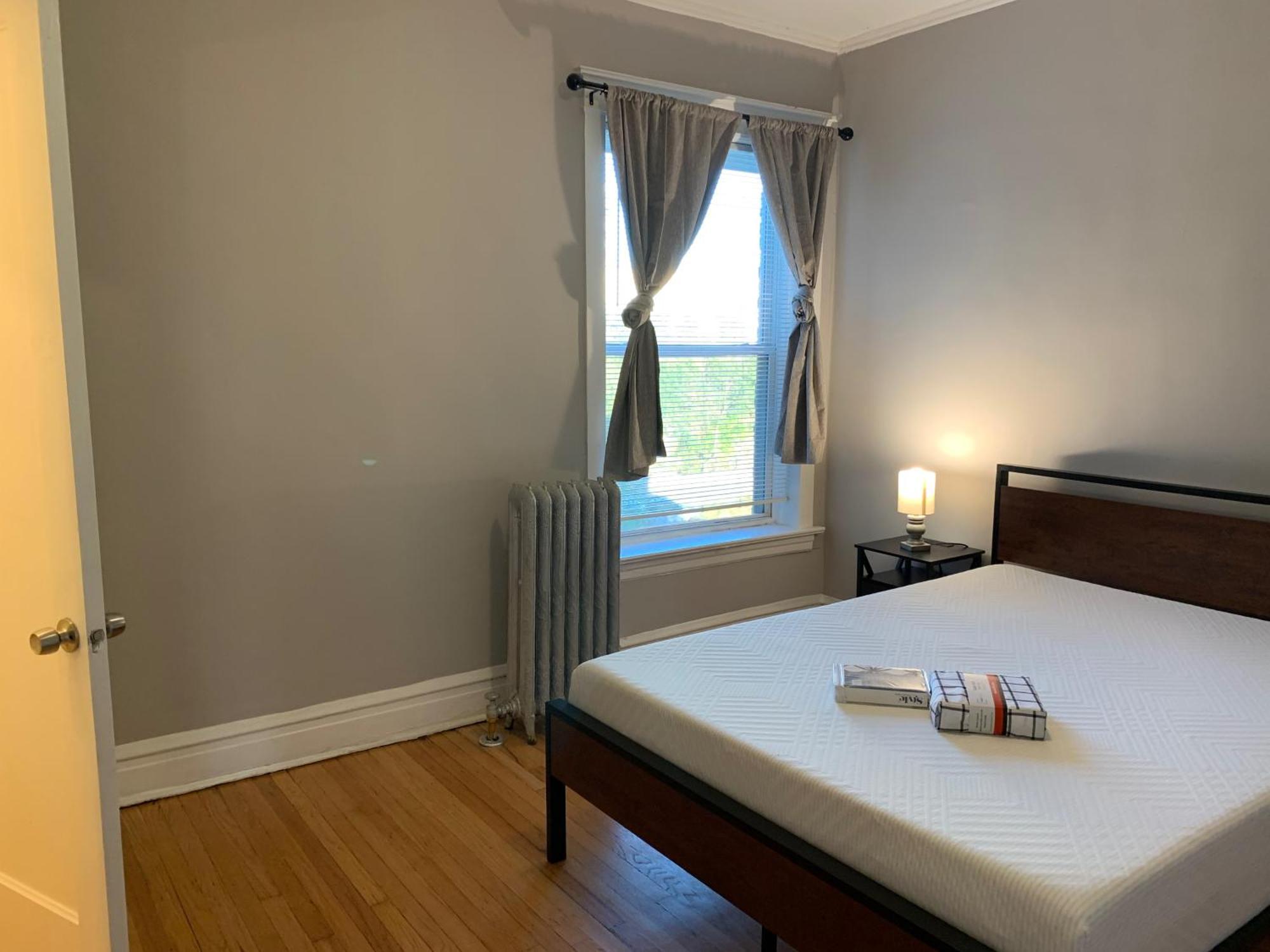 Entire With Private Balcony * Chicago