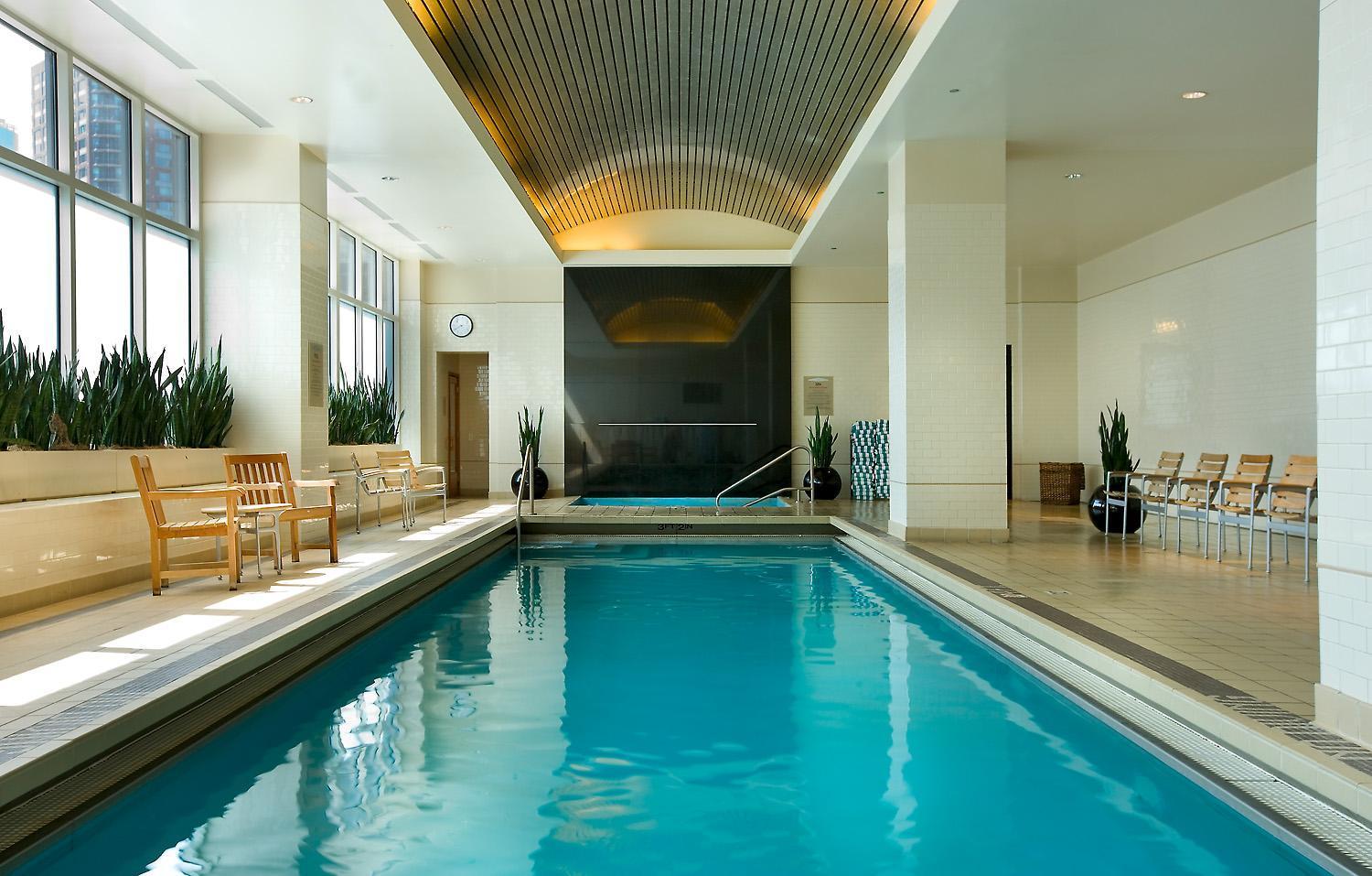 Embassy By Hilton Downtown Magnificent Mile 4*