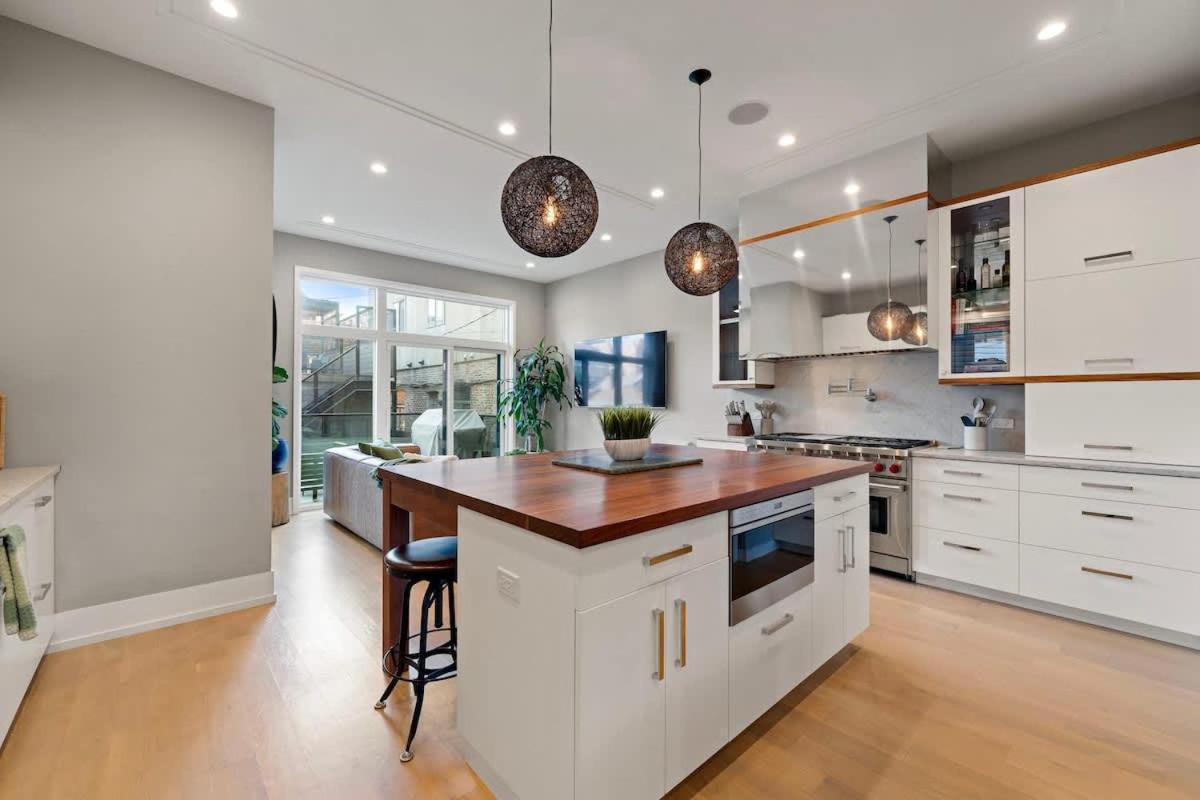 Stunning 5br In Heart Of With 2 Rooftops Hébergement de vacances