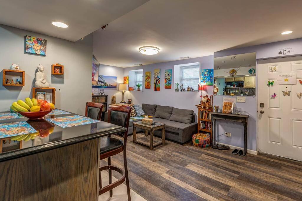 Near Uchicago & Metra & Hot Tub & Jacuzzi Escape Apartamento *