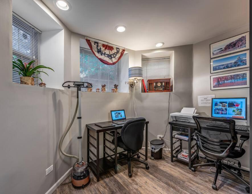Near Uchicago & Metra & Hot Tub & Jacuzzi Escape Apartamento Chicago