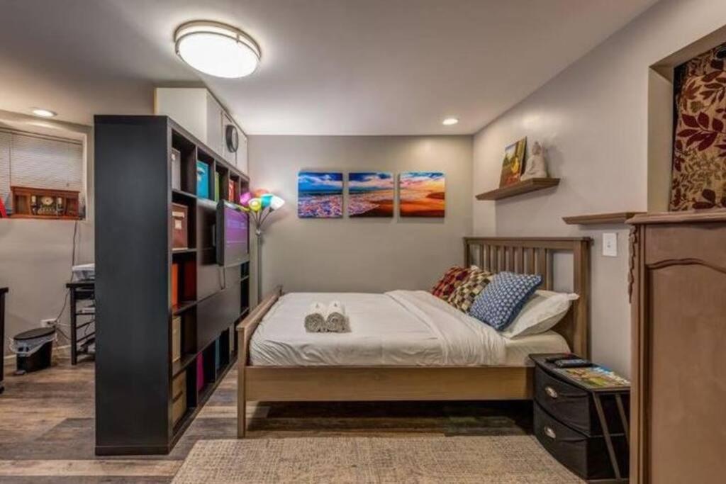 Near Uchicago & Metra & Hot Tub & Jacuzzi Escape Apartamento *