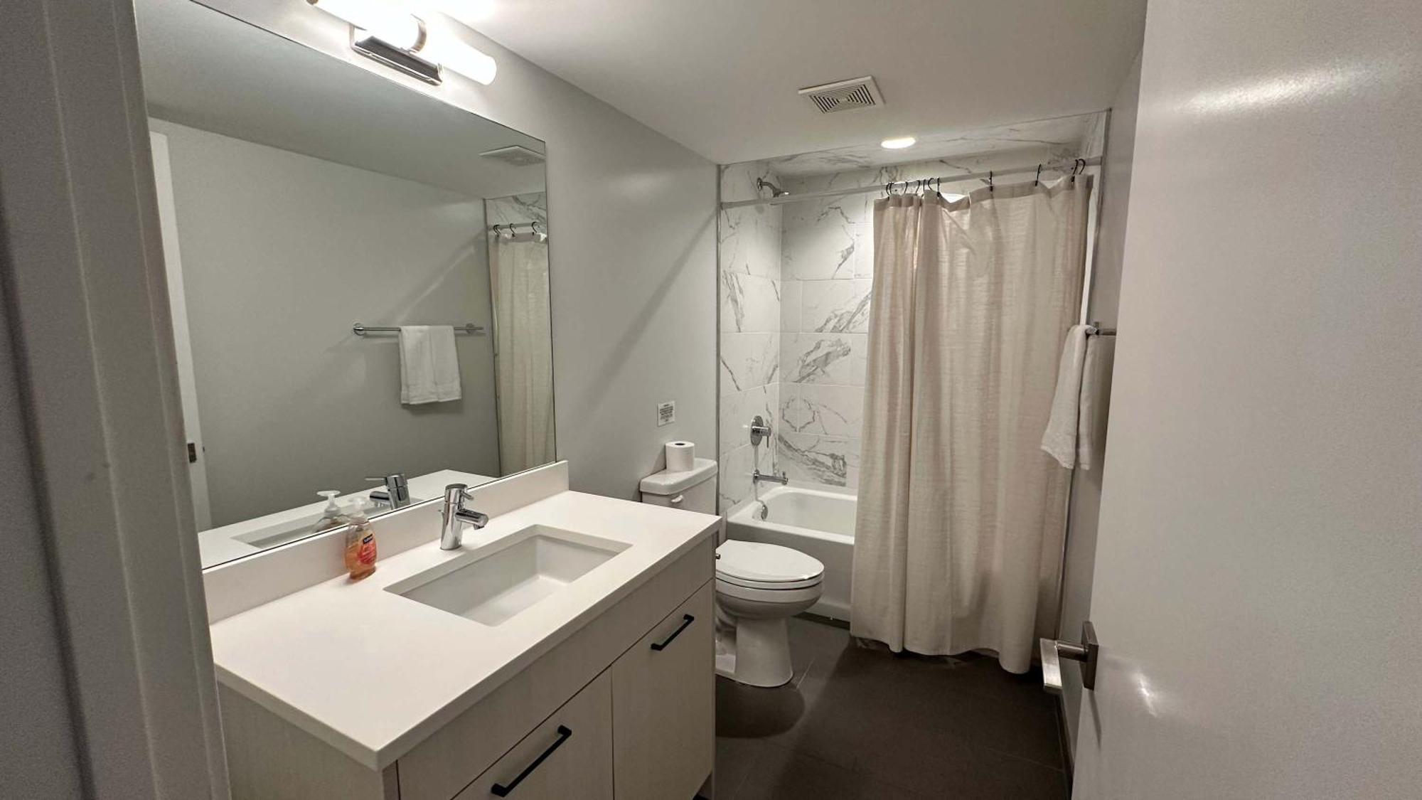 Apartment New Built Sleeps 8 *