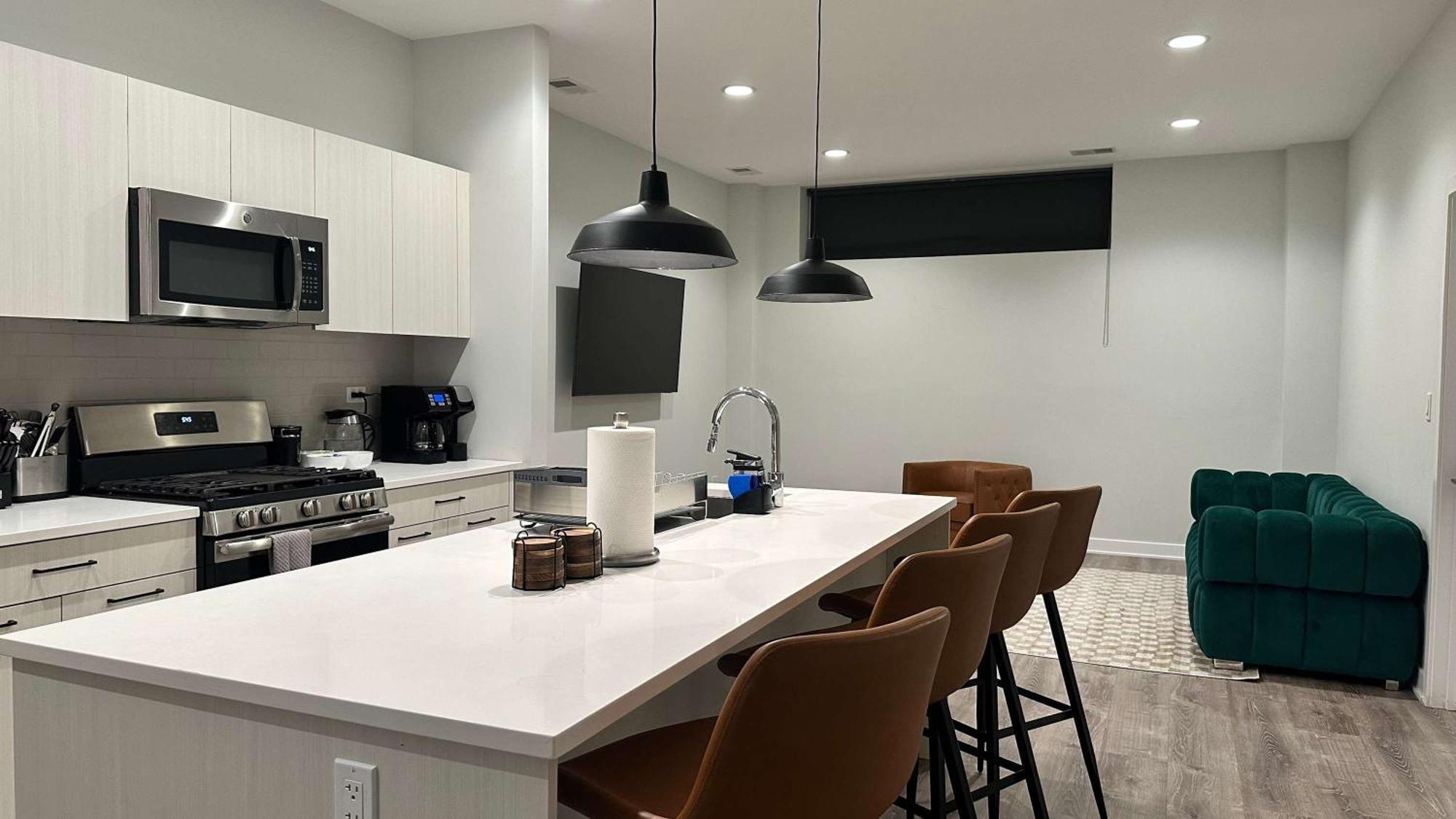 New Built Sleeps 8 Apartment