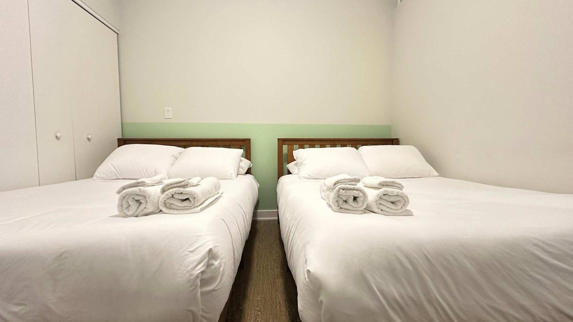 New Built Sleeps 8 Apartment Chicago