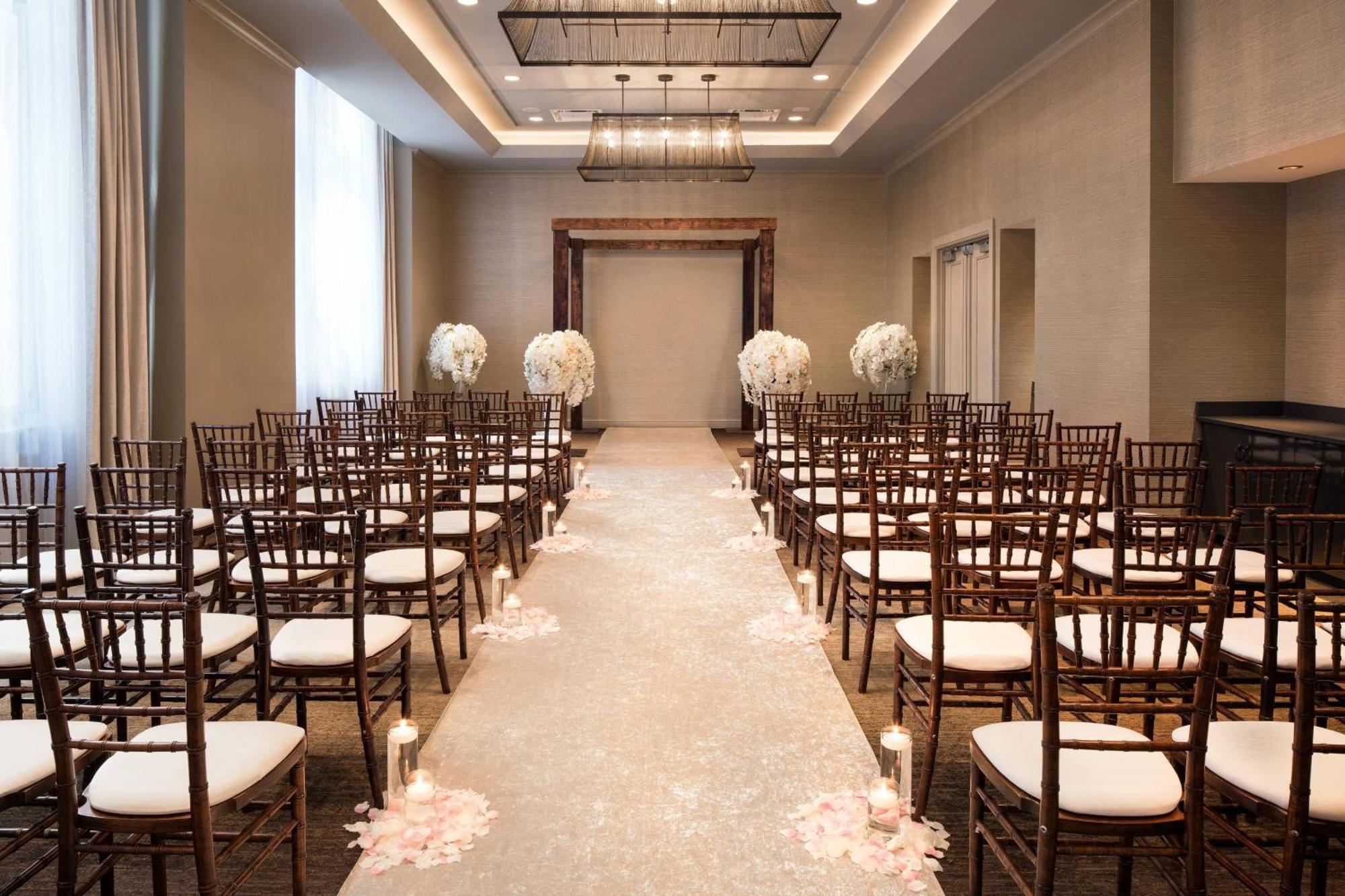 By Marriott Downtown/loop Hotel 3*