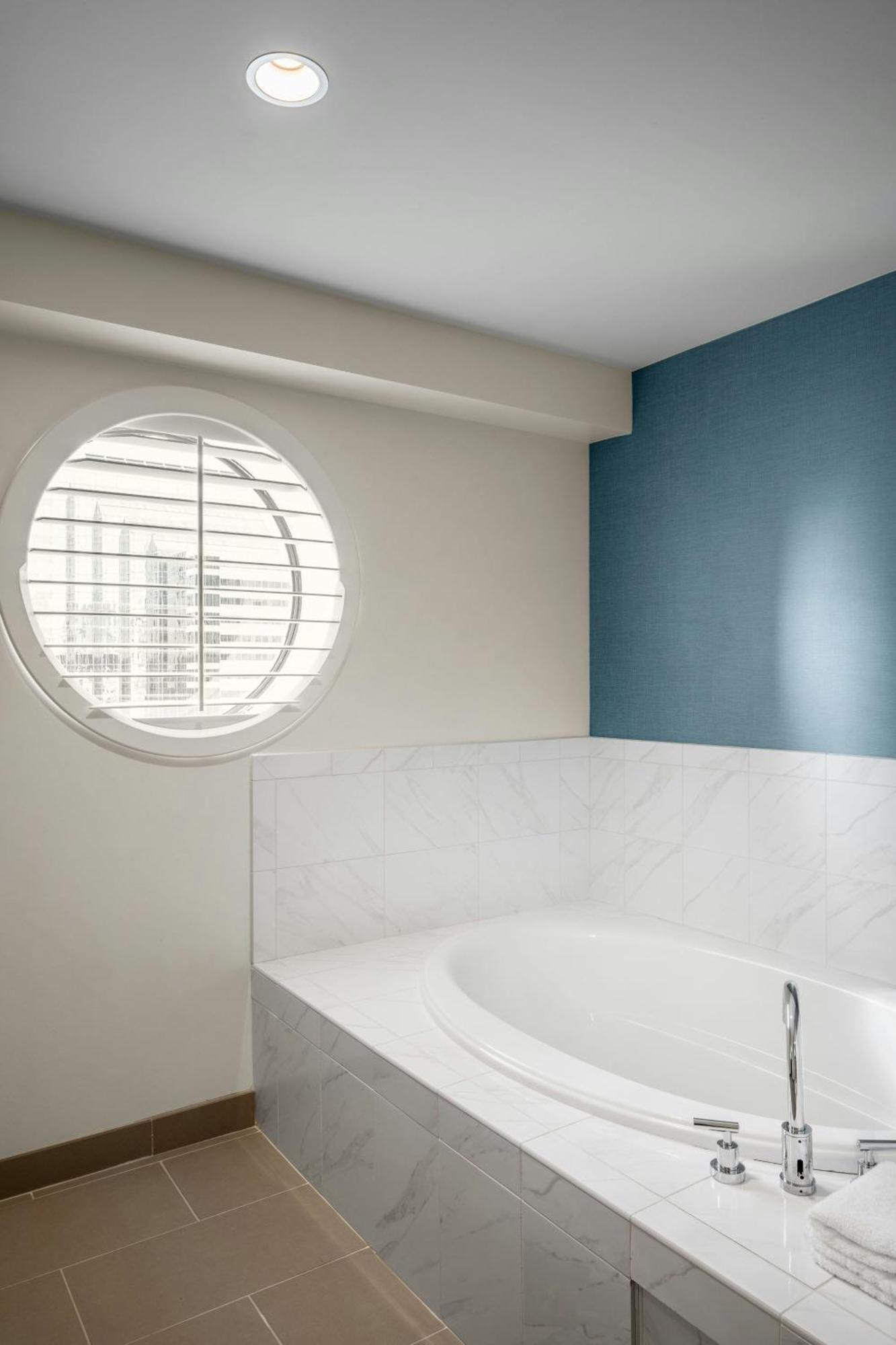 By Marriott Downtown/loop 3*