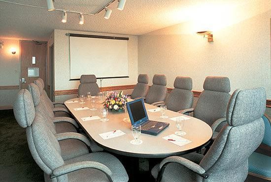 Hotel Midway Airport S By Ihg 3*