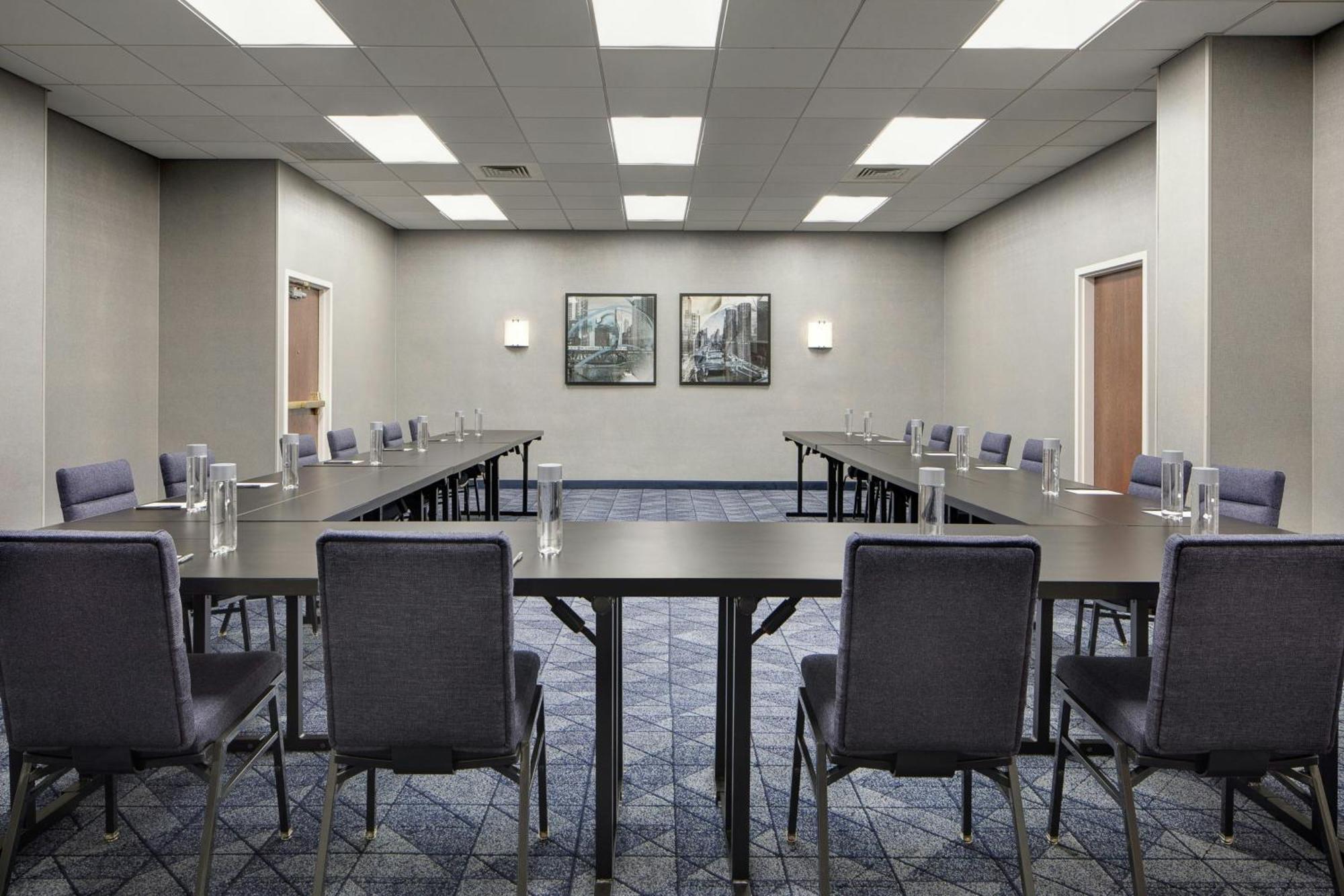 Courtyard By Marriott Downtown/river North
