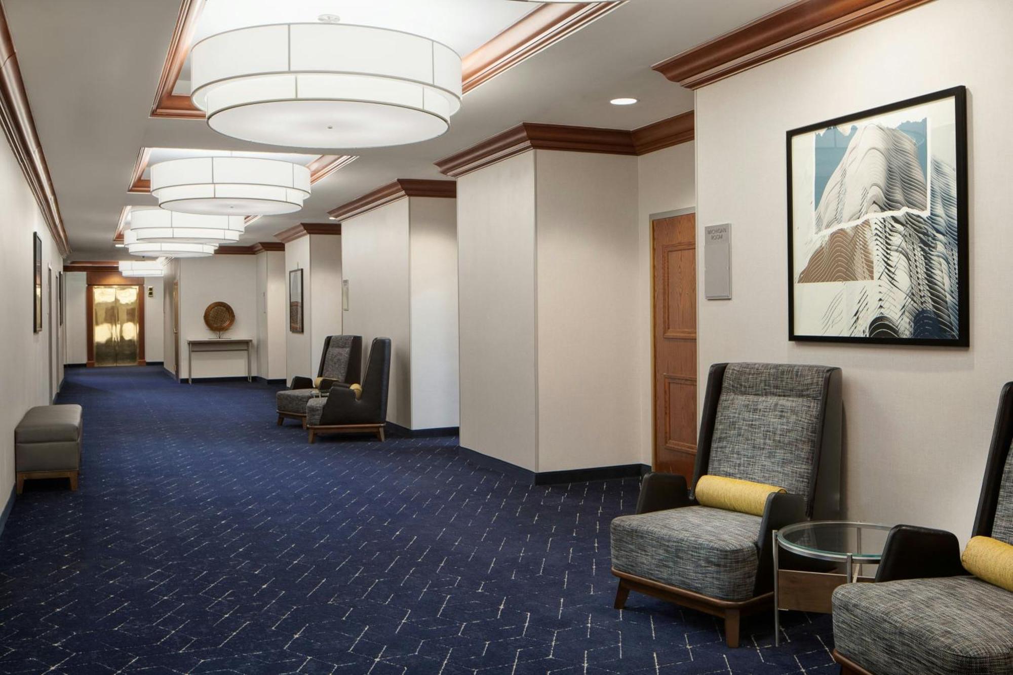 Courtyard By Marriott Downtown/river North Hotel Chicago