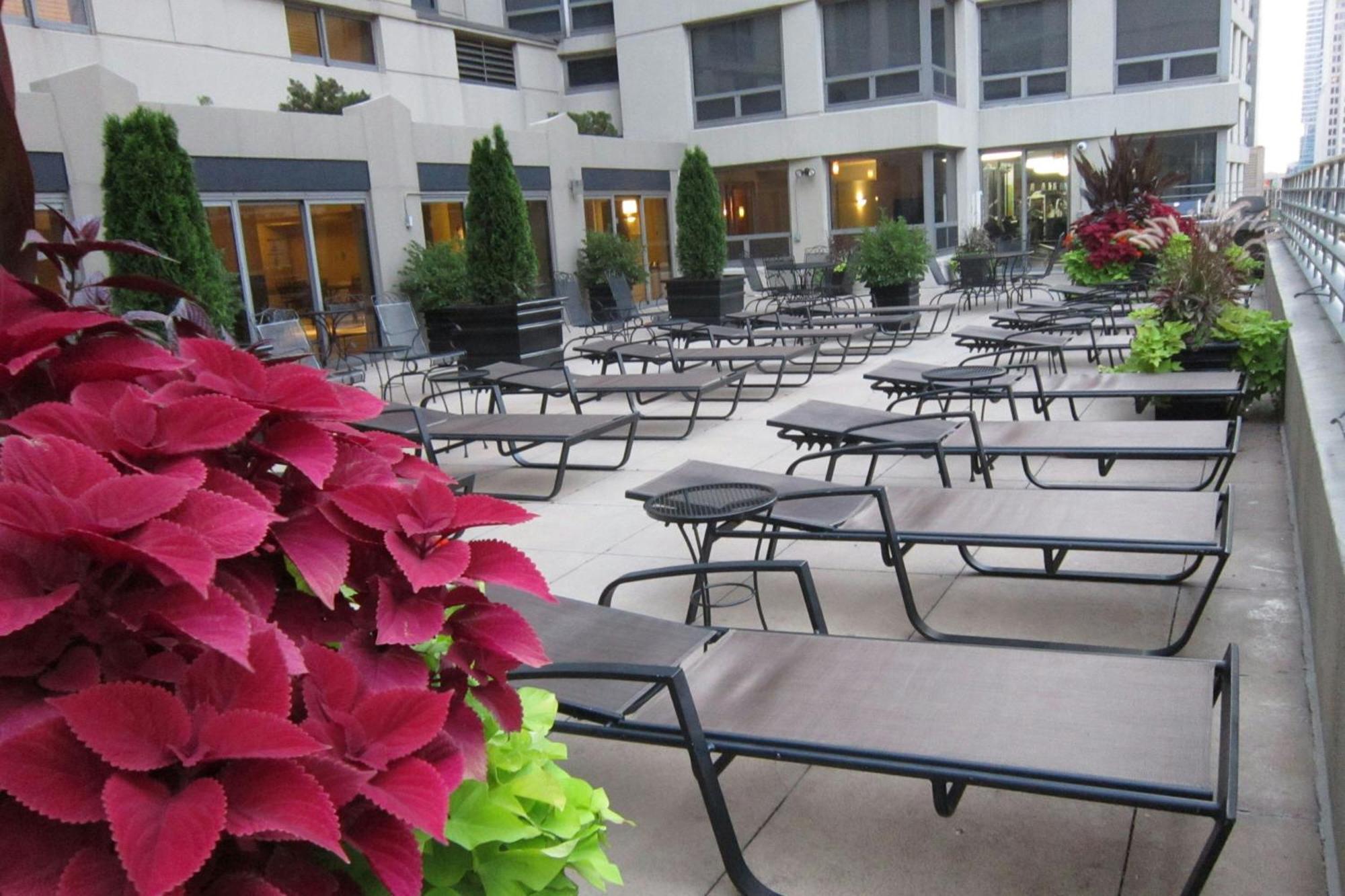Courtyard By Marriott Downtown/river North Hotel