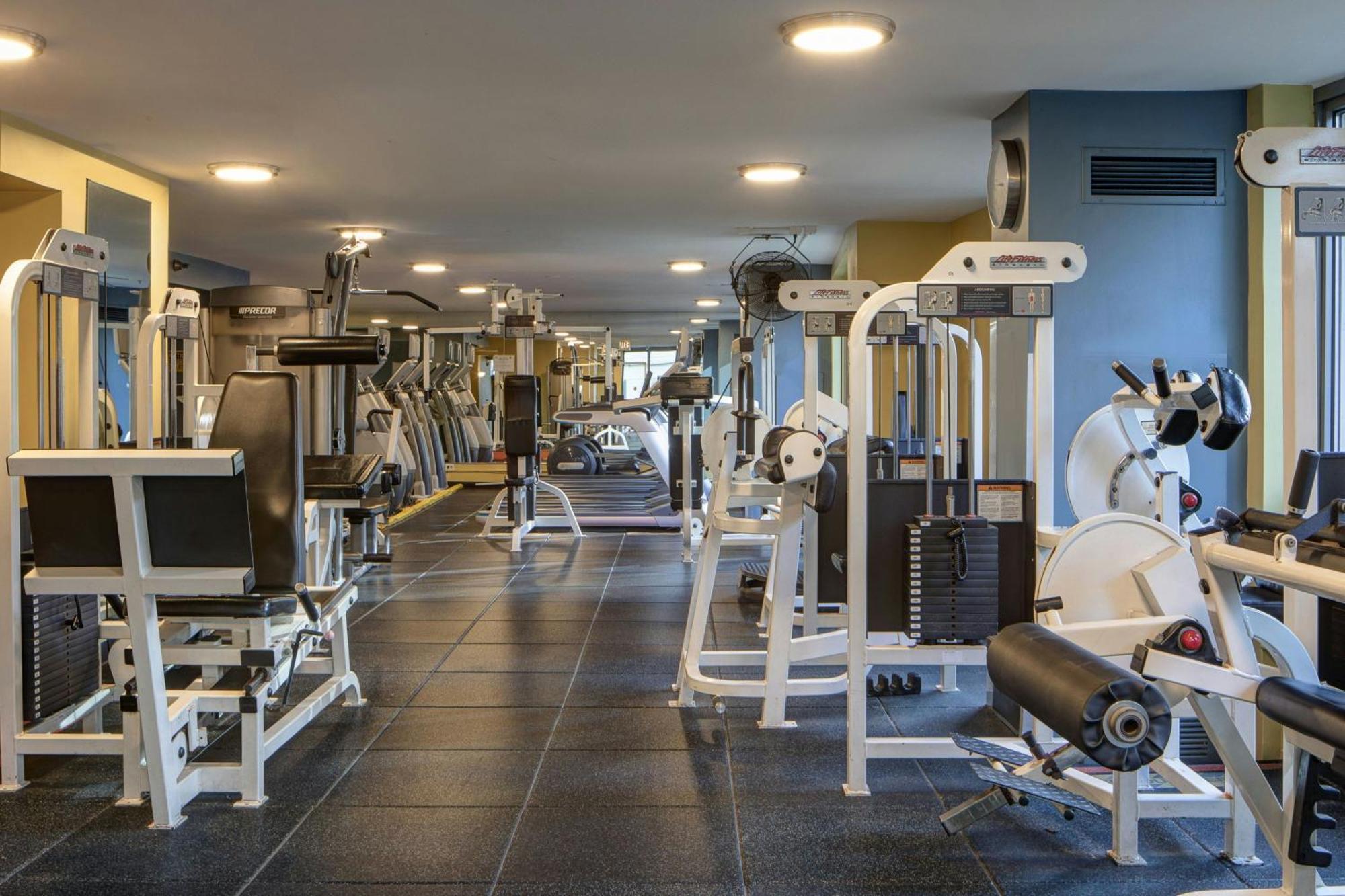 Courtyard By Marriott Downtown/river North 3*