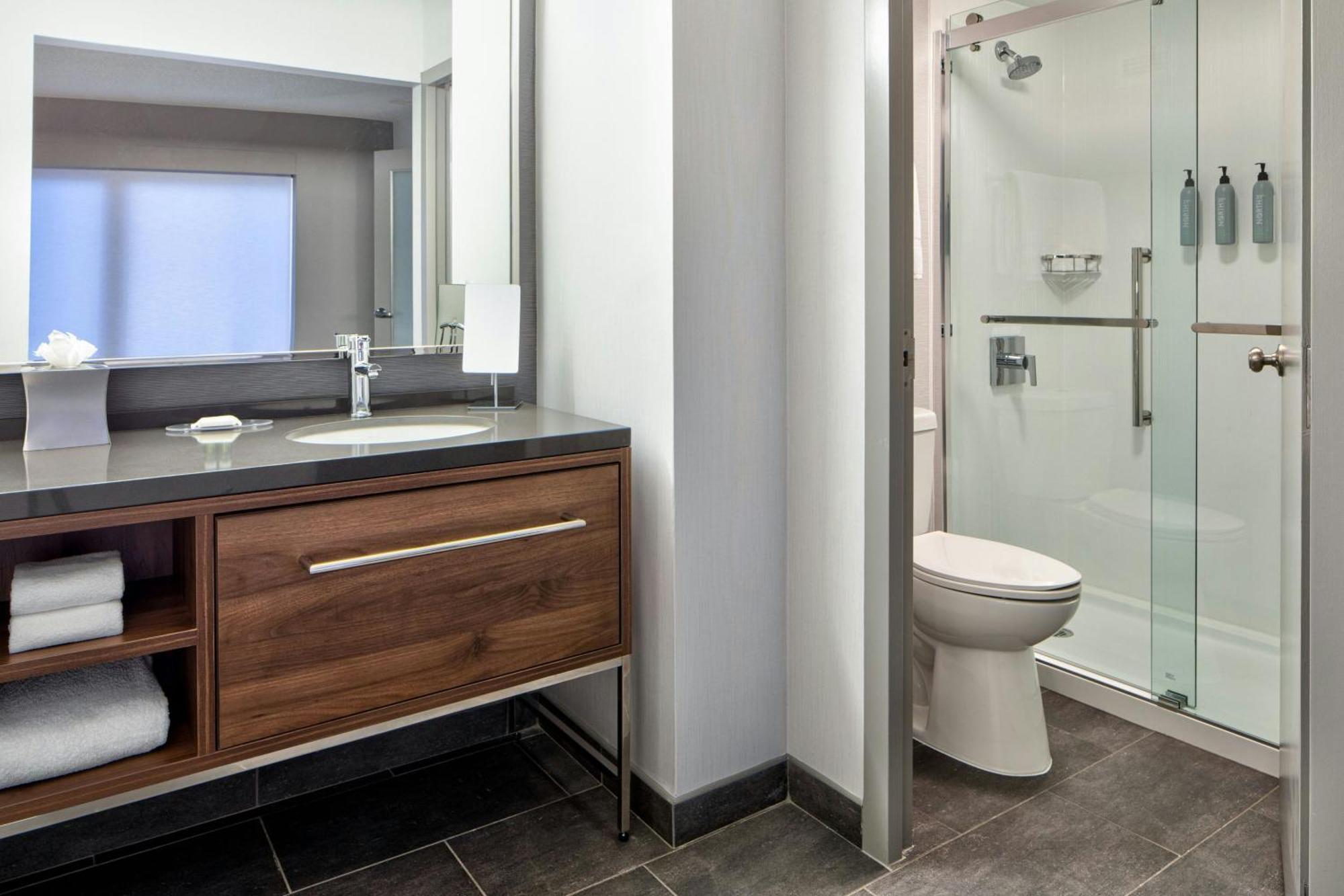 Courtyard By Marriott Downtown/river North Hotel 3*