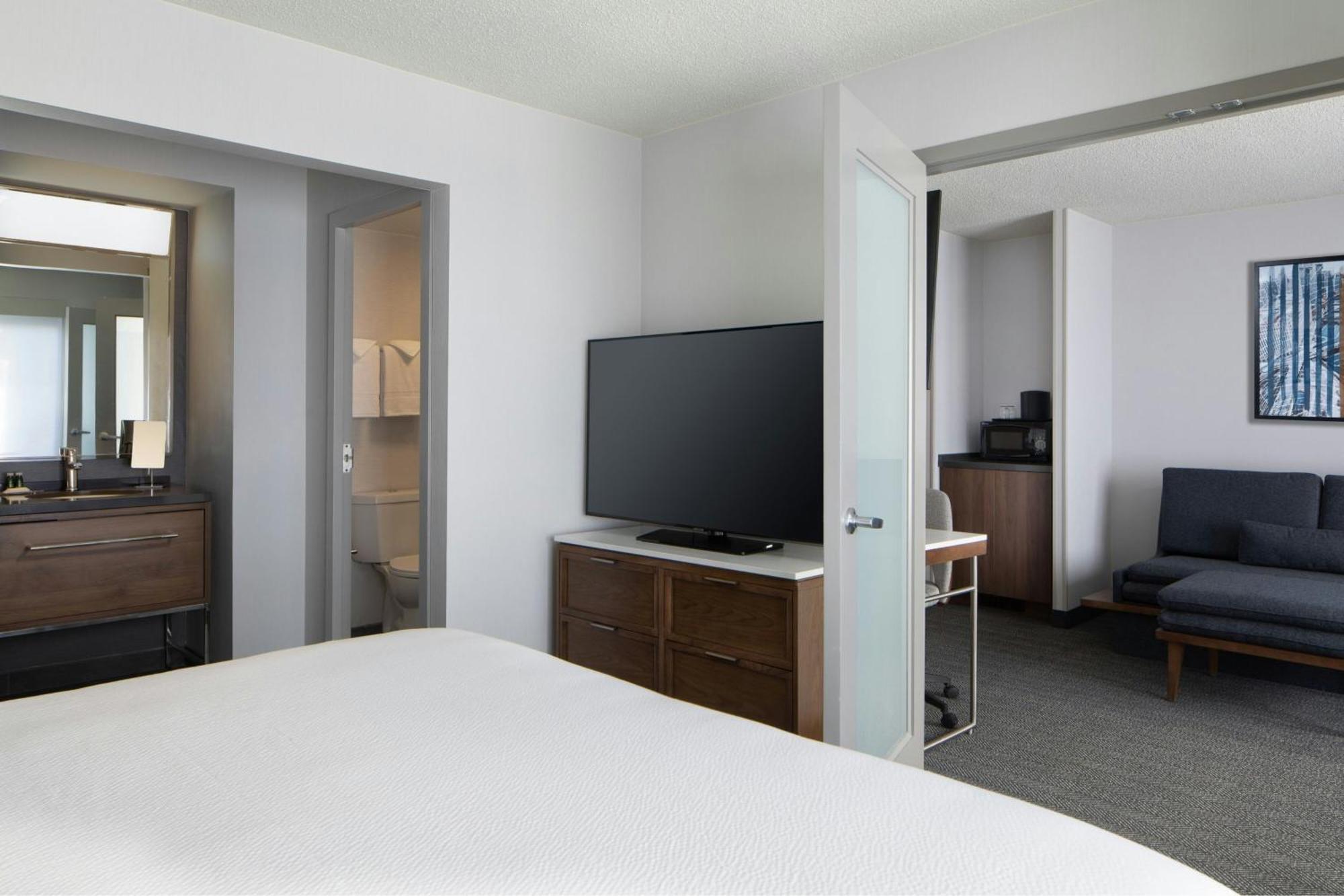 Hotel Courtyard By Marriott Downtown/river North 3*