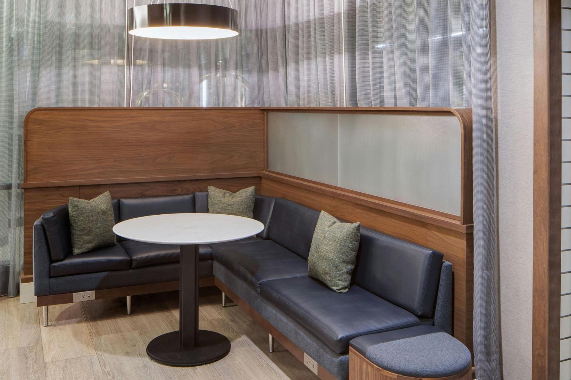 Courtyard By Marriott Downtown/river North 3* Chicago