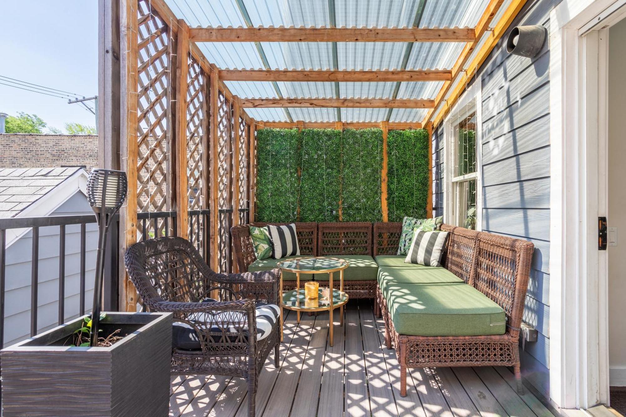 Duplex 3 Bed 2 Bat Steps From Lincoln Square