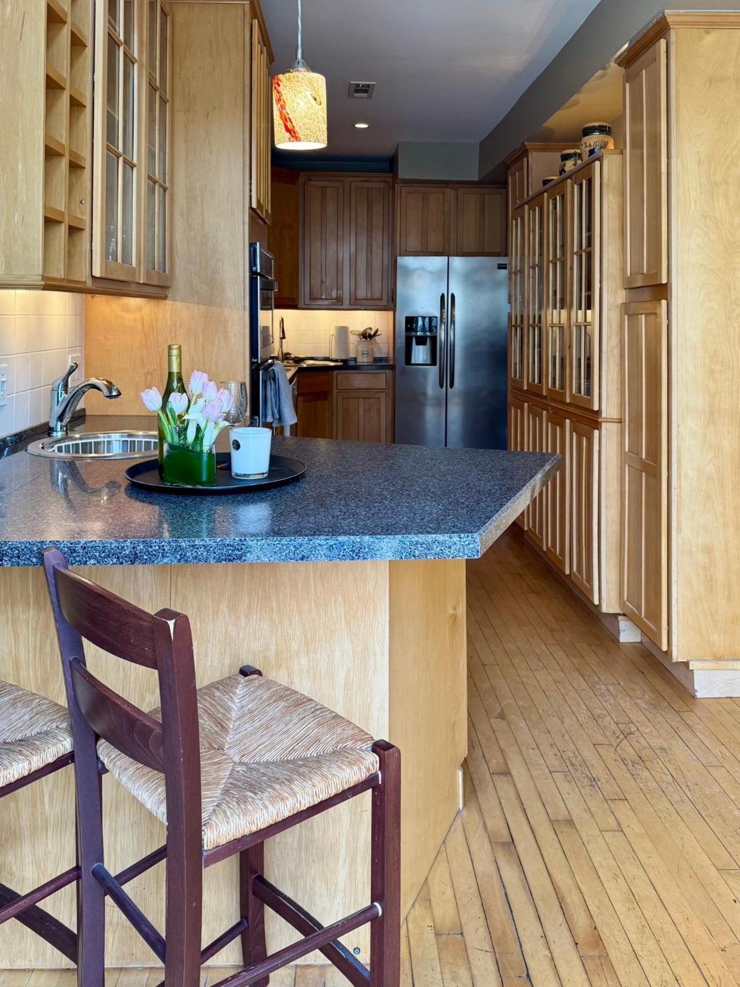 5 Bedroom Huge House In Location Parking Fireplace Back Yard * Chicago
