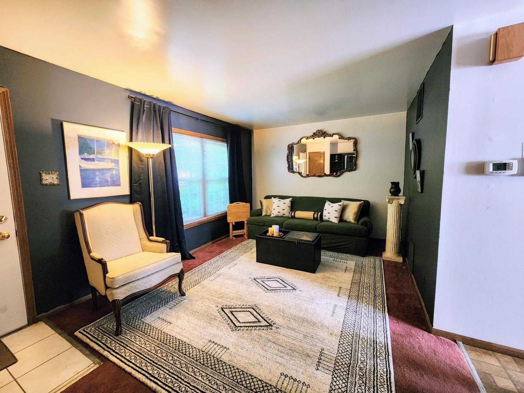 Retro 2 Bedroom 6 Mins To United Center With Parking * Chicago