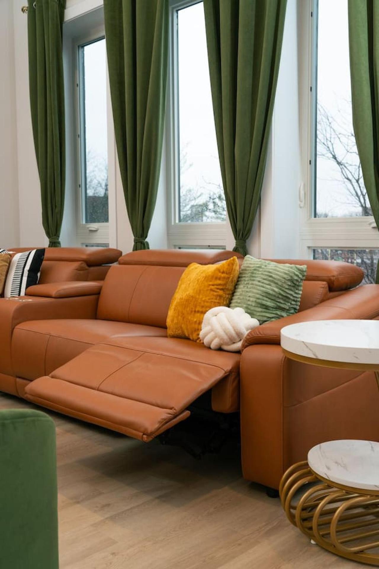 Modern 3br Near Dt Chi