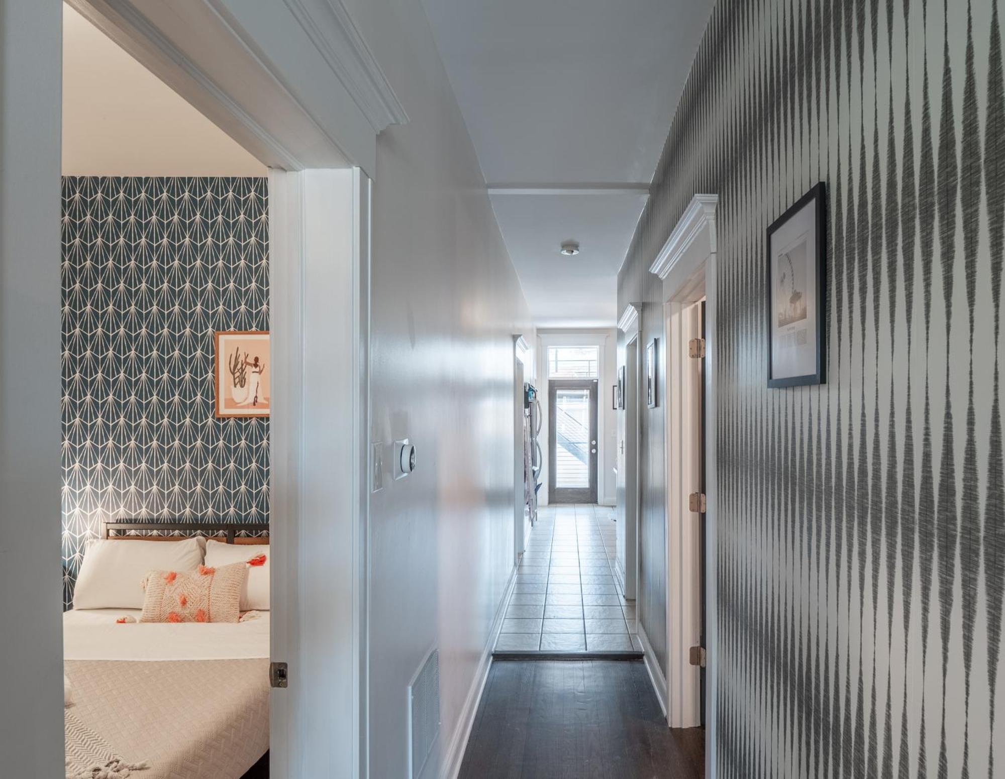 Wrigleyville Apartment *