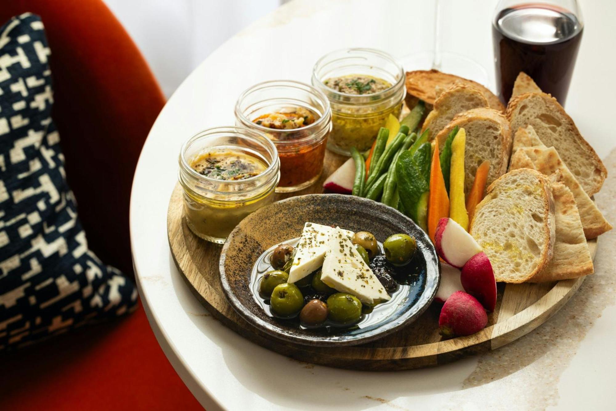 The Talbott, Autograph Collection 4*