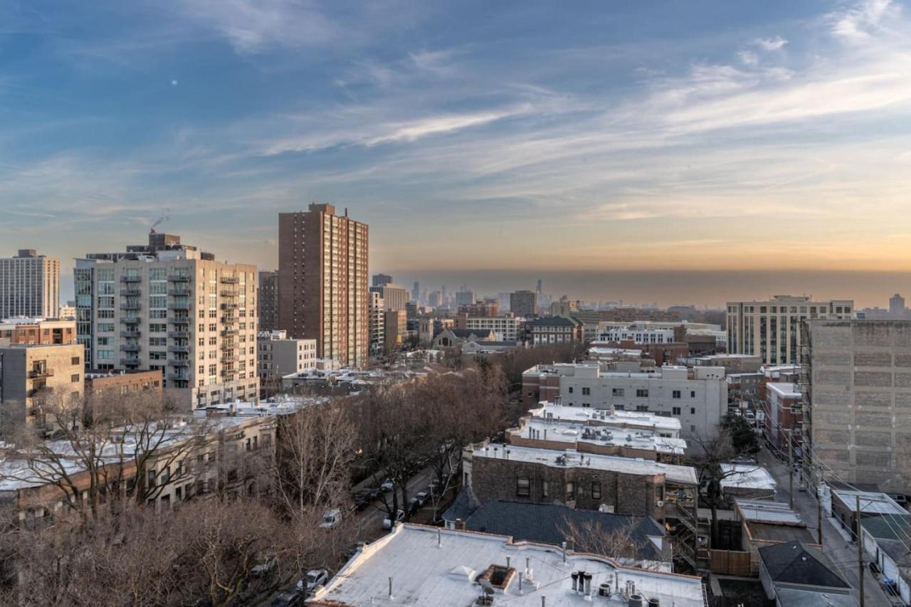 Peaceful Beachfront Loft Rooftop Gym Chicago