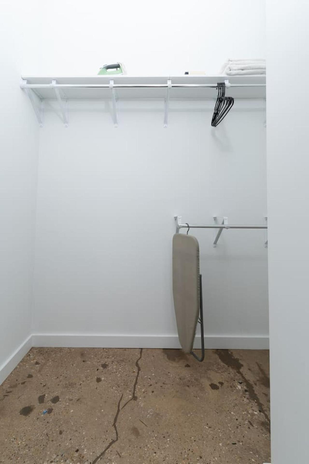 Peaceful Beachfront Loft Rooftop Gym Apartment Chicago