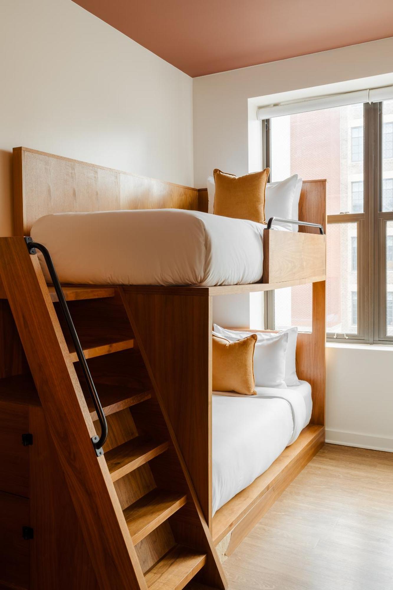 Found River North Hotel 3*