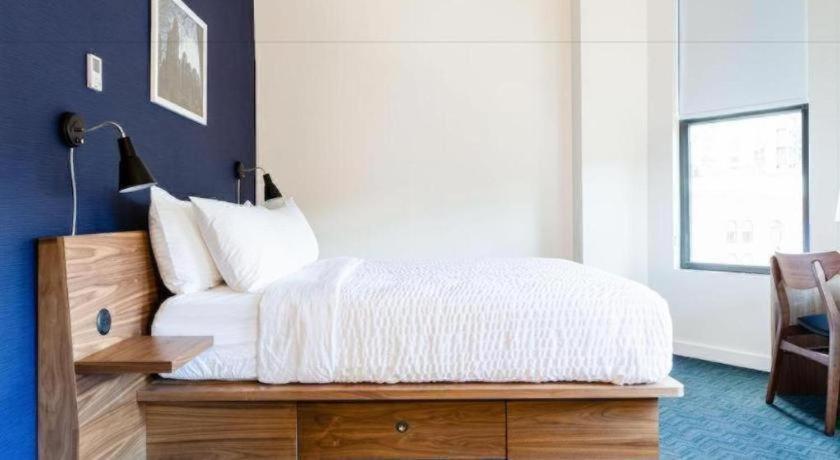 Hotel Found River North Chicago