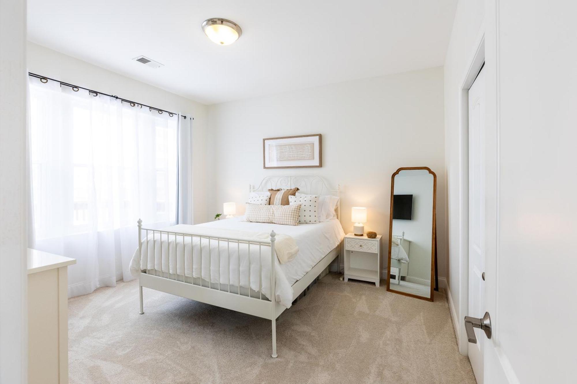 Uptown Bright & Modern - Steps To Lake, Train, Amazing Food & Free Parking Apartment Chicago