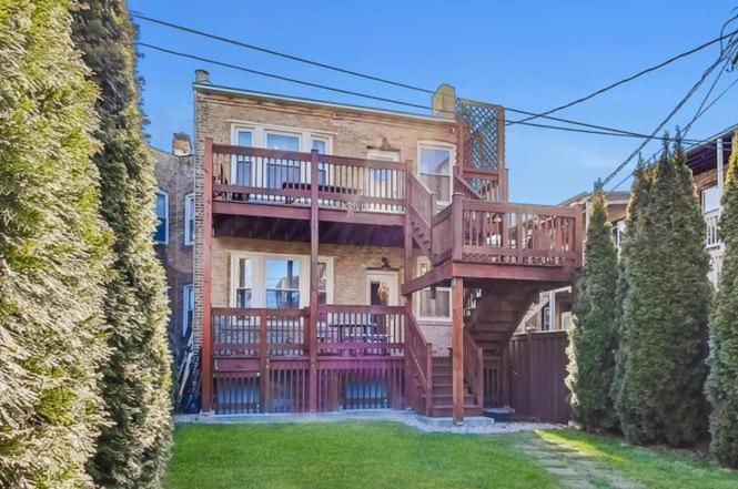 Uptown Bright & Modern - Steps To Lake, Train, Amazing Food & Free Parking