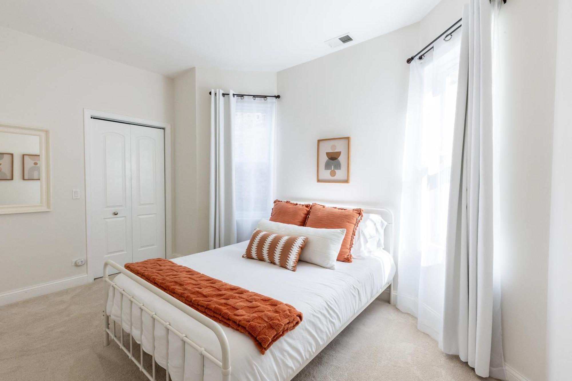 Uptown Bright & Modern - Steps To Lake, Train, Amazing Food & Free Parking Chicago