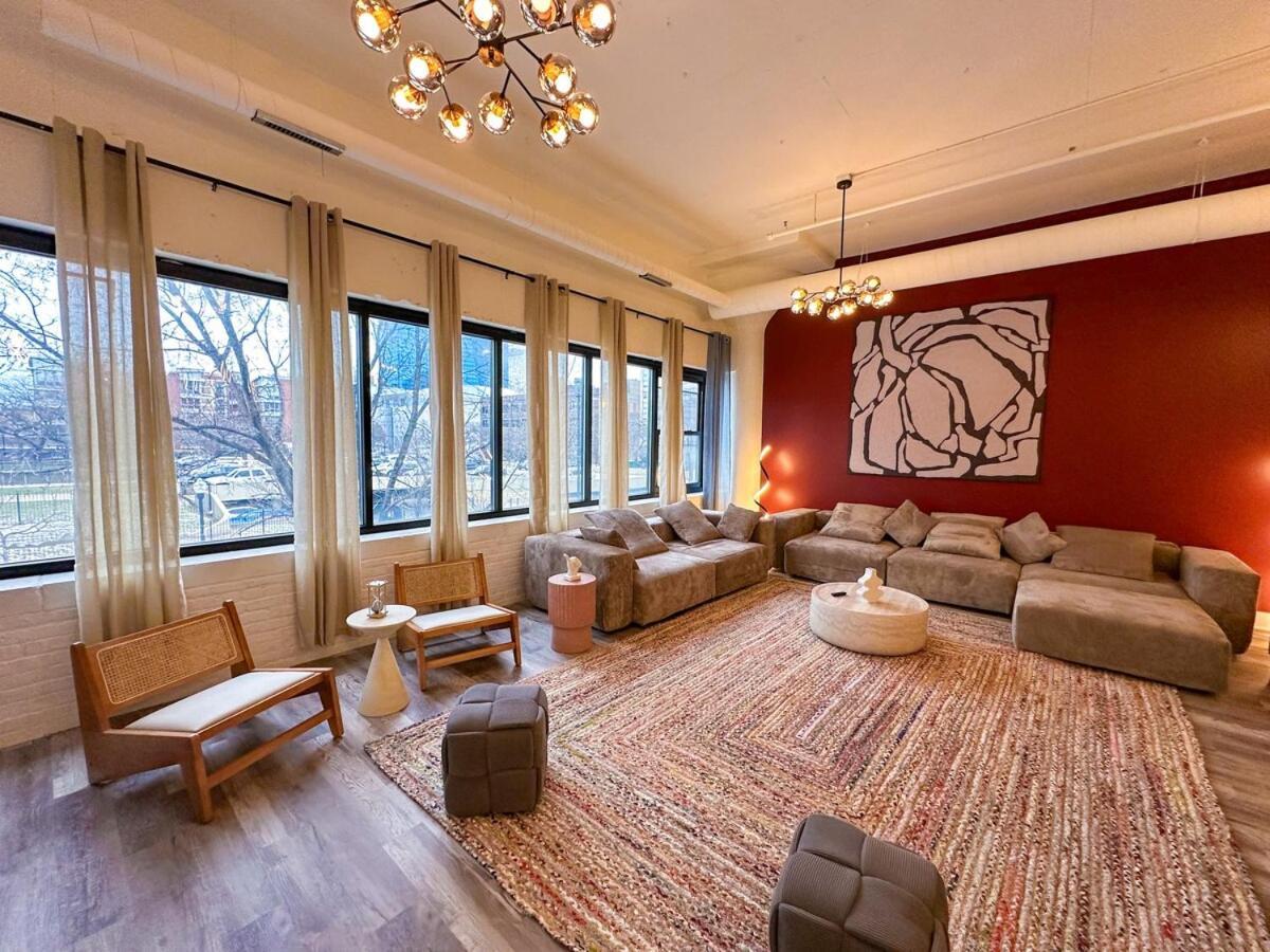 Apartment Luxury 6br With Pool Table Sleeps 12 Perfect For Group Near Mccormick Place, Grant Park And Soldier Field Chicago