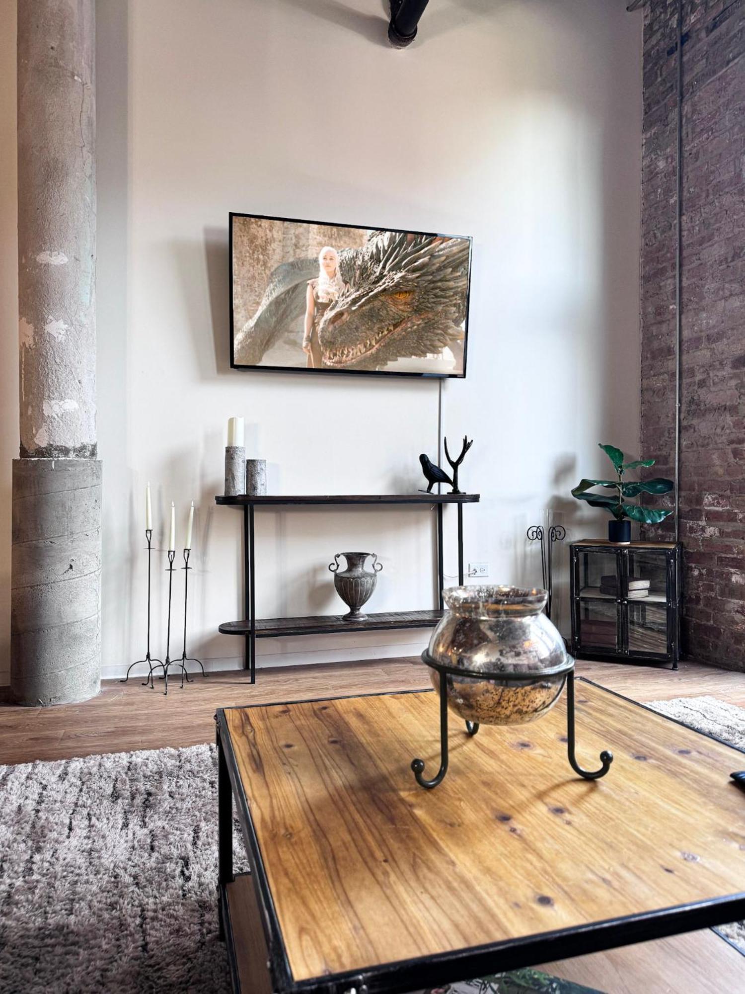 Luxery - Themed Units! Close To Downtown, Mccormick Place & Wintrust Arena *