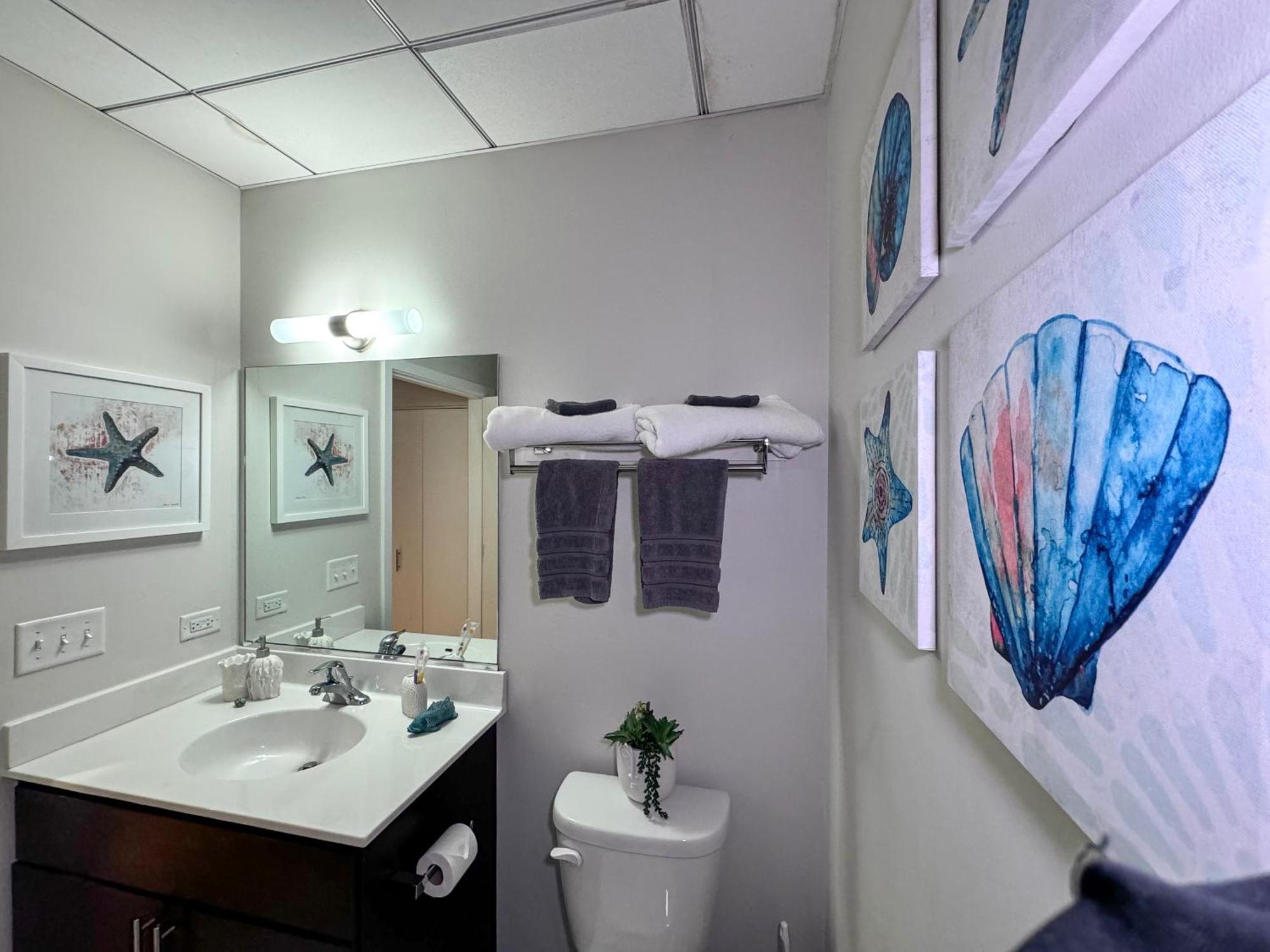 Luxery - Themed Units! Close To Downtown, Mccormick Place & Wintrust Arena Apartment *