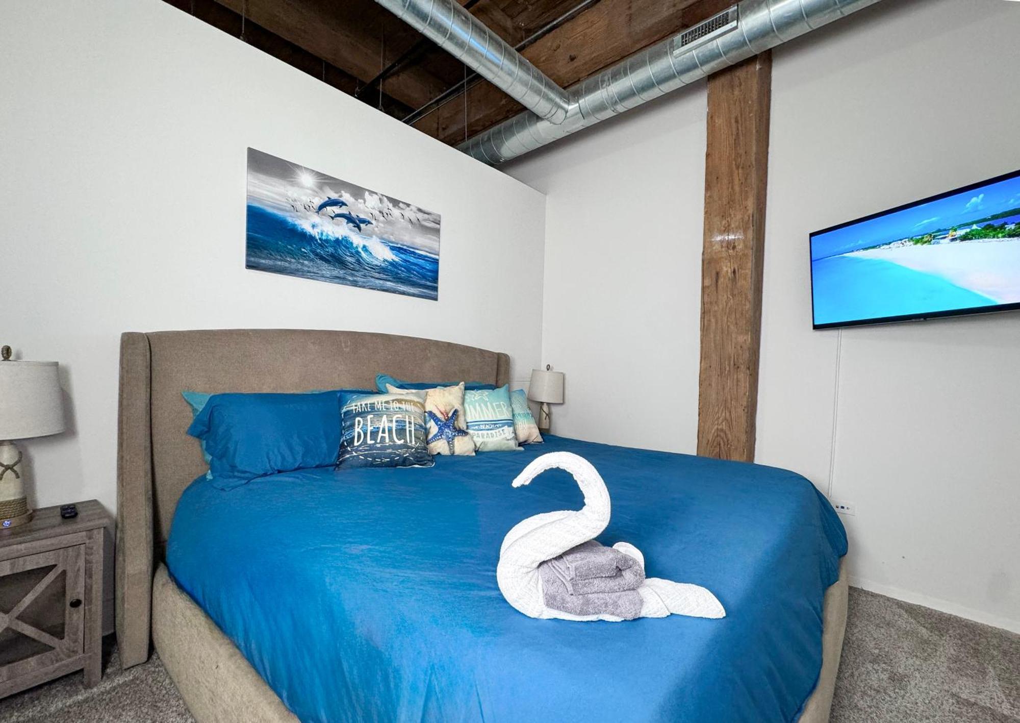 Luxery - Themed Units! Close To Downtown, Mccormick Place & Wintrust Arena *