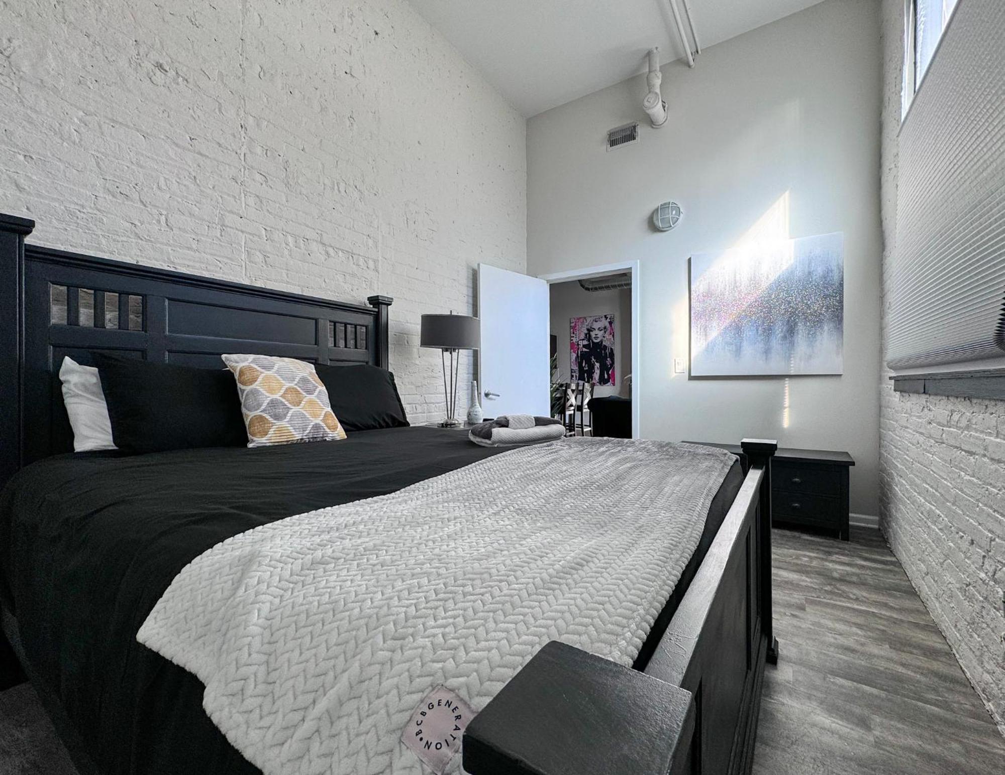 Luxery - Themed Units! Close To Downtown, Mccormick Place & Wintrust Arena