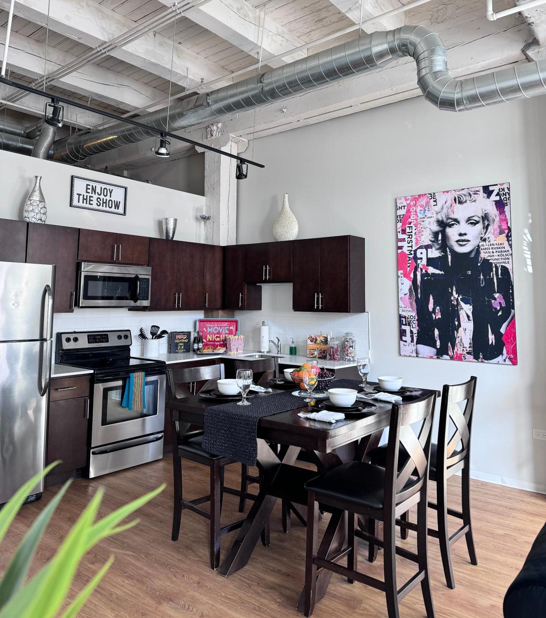 Luxery - Themed Units! Close To Downtown, Mccormick Place & Wintrust Arena *